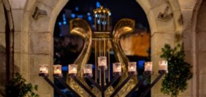 חנוכיה בכניסה לעיר דוד