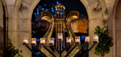 חנוכיה בכניסה לעיר דוד
