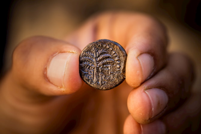 מטבע מרד בר כוכבא הנושא את הכיתוב: 